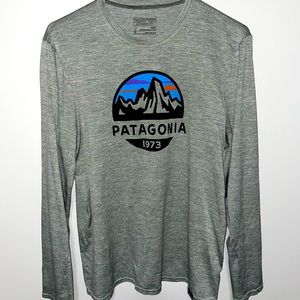 Mens Patagonia long sleeved base layer shirt